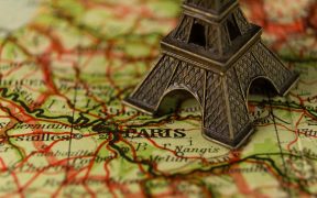 eiffel tower 1839974 192070 288x180 - Farmaceuta kliniczny na świecie – jego aktywna rola w procesie optymalizacji farmakoterapii - Francja
