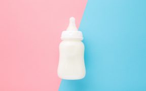 butelka mleka dla niemowlaka