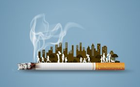 dym z papierosa trujący mieszkańców miasta